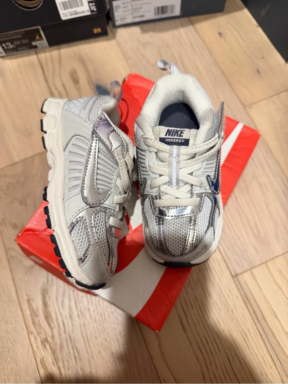 Nike Kids Silver and Navy Mesh Lace-Up Sneakers